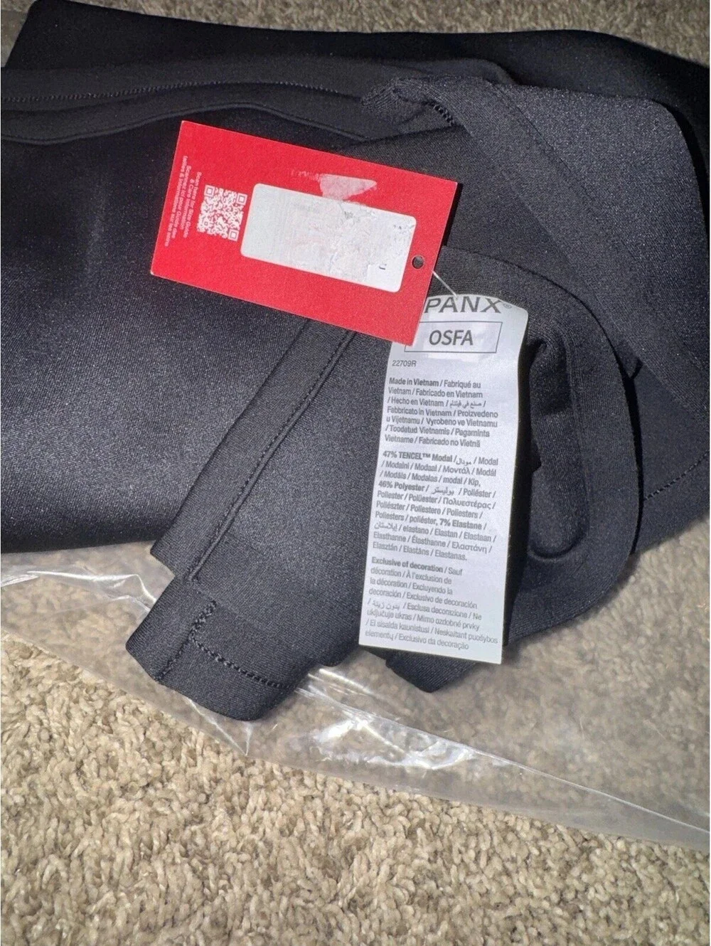 NEW! $98 SPANX AirEssential Luxe Soft Stretch Blanket Black NWT  Throw 50x60